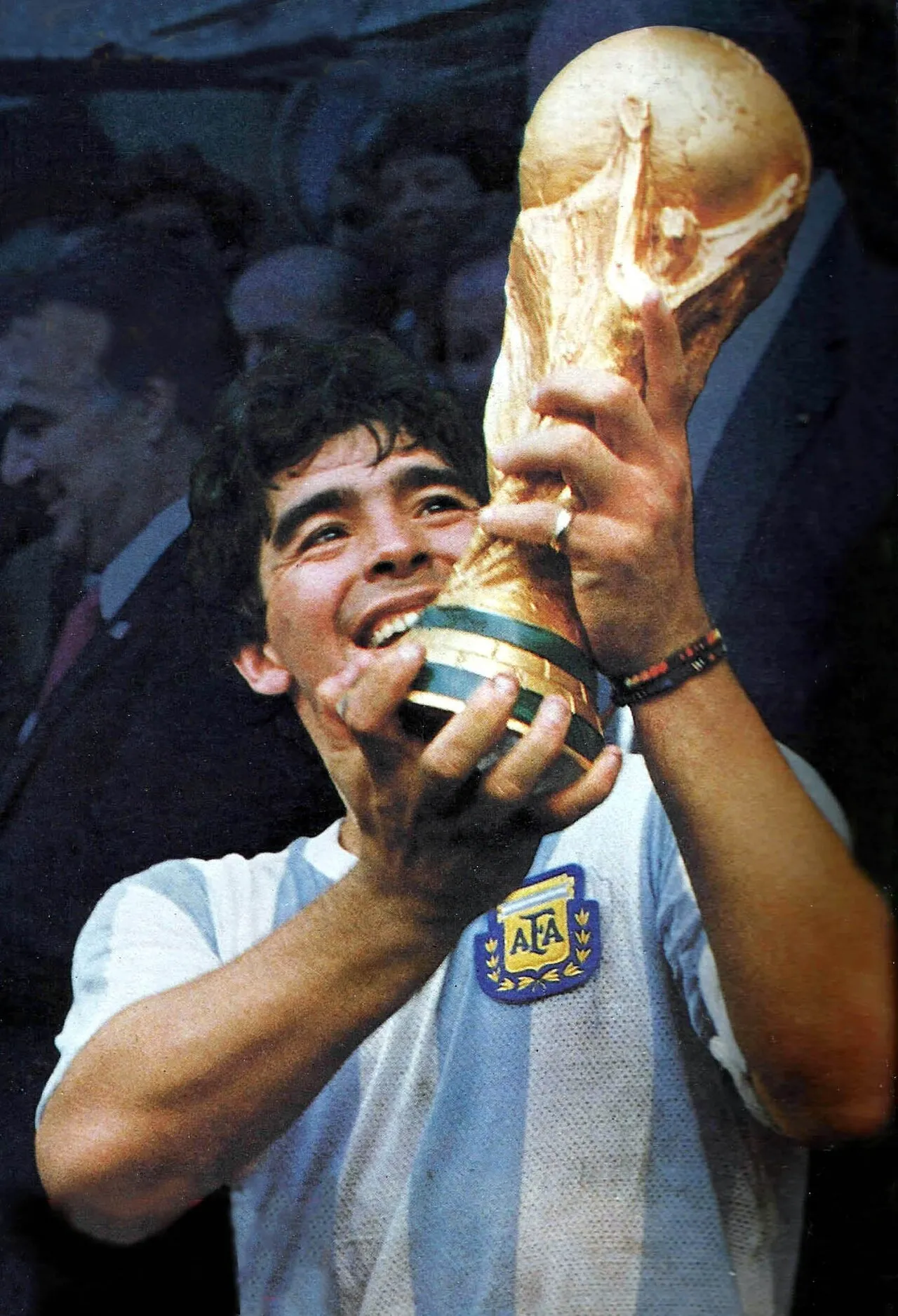 Diego Maradona lifts the World Cup at the Azteca, Mexico 1986